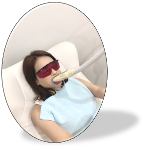 サングラスをかけて照射開始